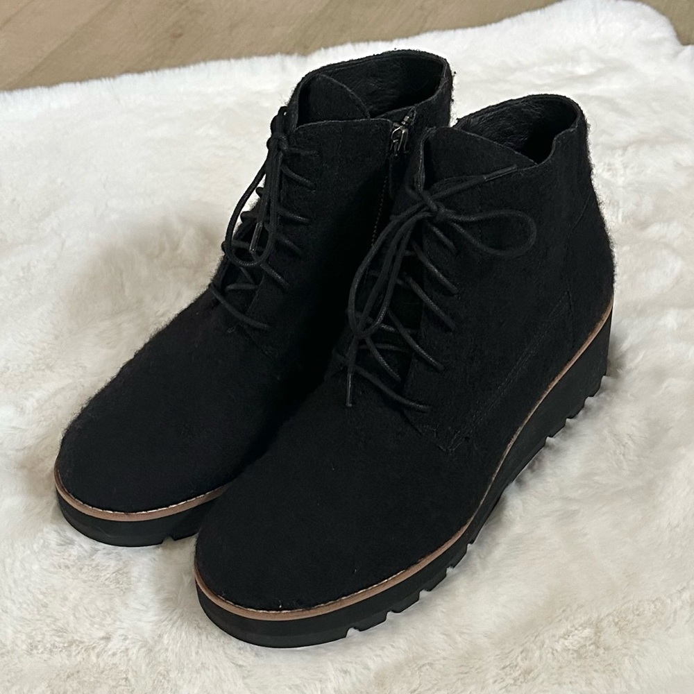 EILEEN FISHER 10 Crew Felted Wool Wedge Booties in Black • Lace Up Ankle Boots - Picture 9 of 16